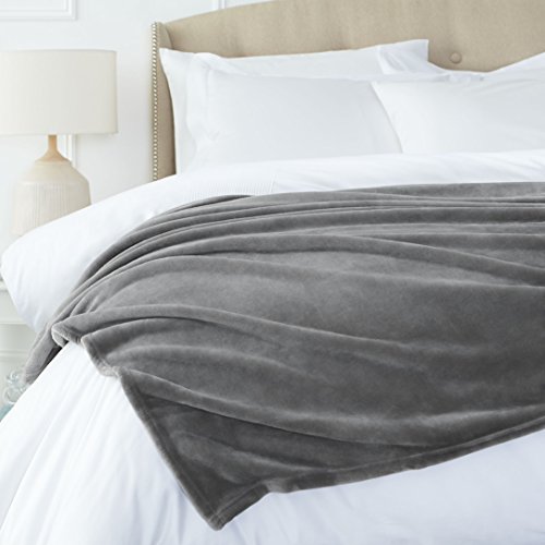 Amazon Basics Manta arrullo no calefactable, Hecha de Felpa de Terciopelo Suave, 229 x 274 cm, Color...