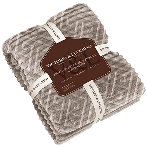 Victorio & Lucchino Canale Emboss con Borreguito Sherpa - Manta Plaid Suave para el Sofa o para Cama...